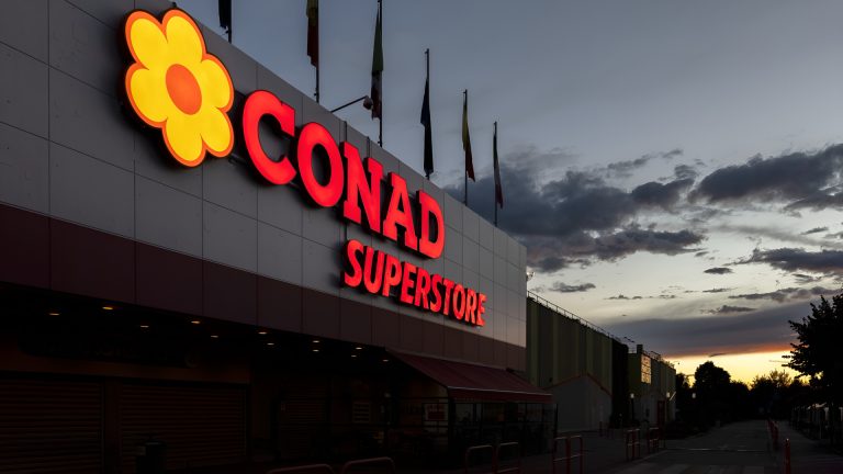 Conad, Insegna (Bergamo, 2020).
