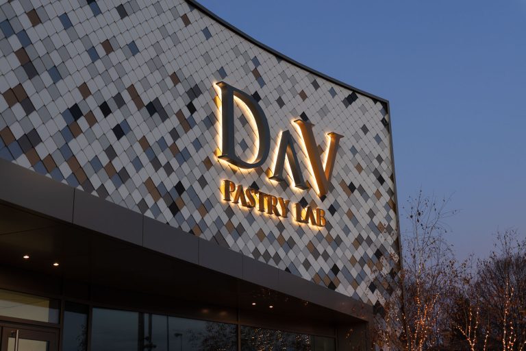 DaV Pastry Lab, Insegna (Albano Sant'Alessandro, 2021).