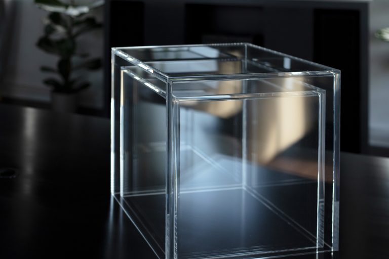 Cubi in metacrilato clear.