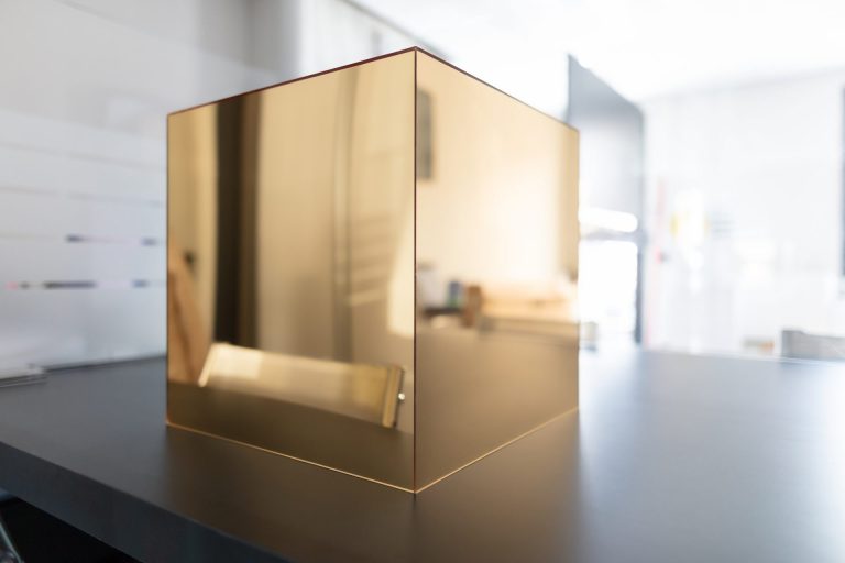Cubi in plexiglass specchio oro.