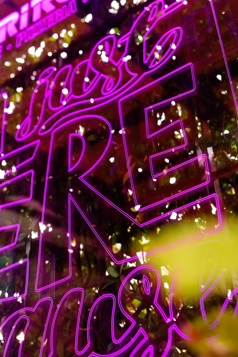 Fuorirotta, Quadro luminoso in plexiglass (Gorle, 2022).