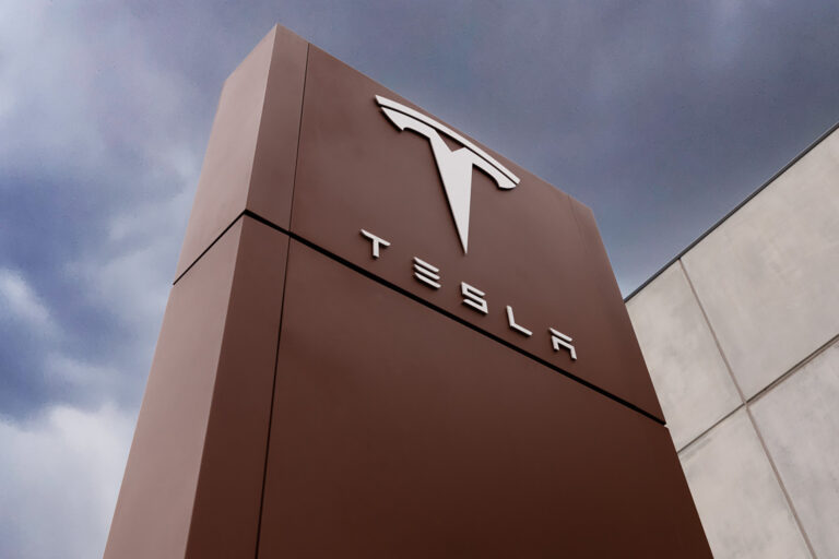 neoncolor-bergamo-pedrengo-totem-tesla_home